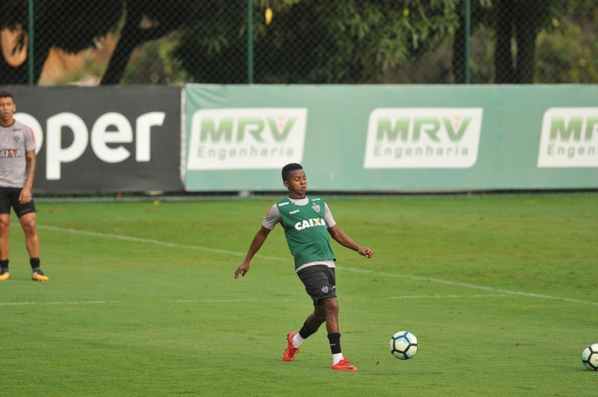 O elenco do Atltico treinou nesta quinta-feira de olho no jogo contra o Corinthians, neste domingo