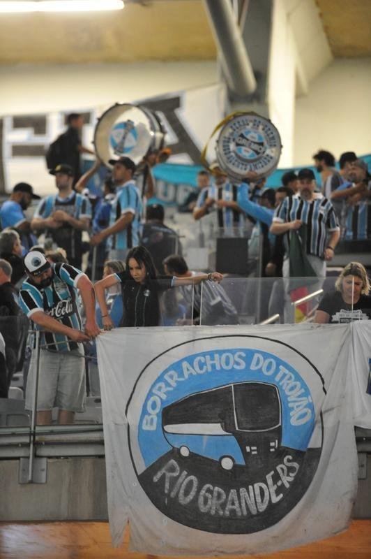 Chegada das torcidas de Cruzeiro e Grmio ao Mineiro para a semifinal da Copa do Brasil