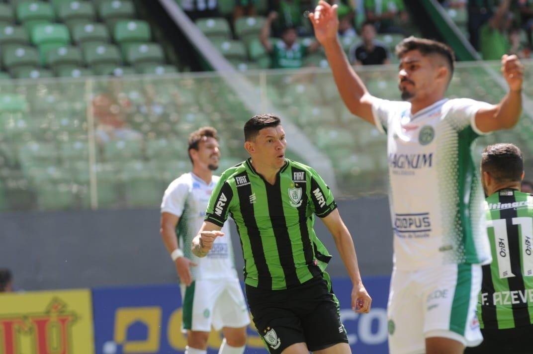 Coelho e Bugre se enfrentaram neste domingo, pela 16 rodada da Srie B