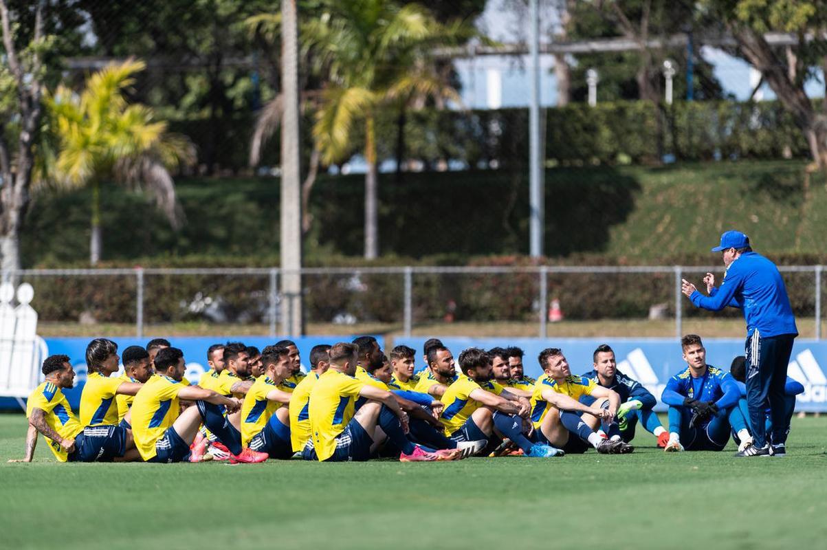Fotos do treino do Cruzeiro desta sexta-feira na Toca II
