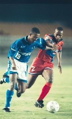 1997 - Copa Libertadores - Cruzeiro foi campeão, ao vencer o Sporting Cristal na decisão. Imagem da partida diante do Nacional do Equador, no Mineirão, pelas oitavas de final.