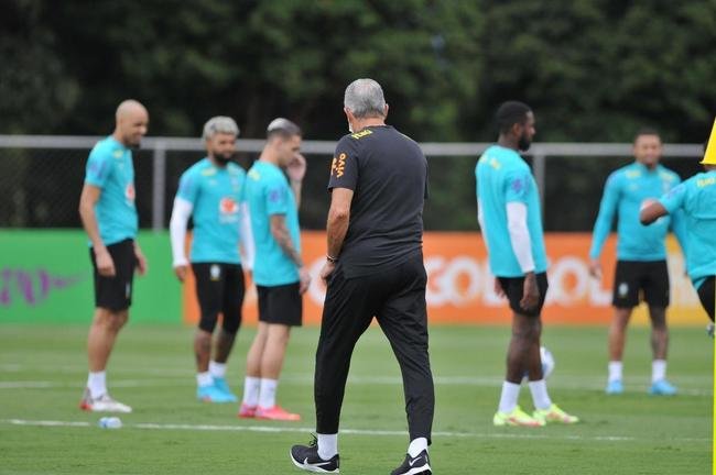 Sele��o Brasileira realizou treinamento na tarde deste s�bado (29/1) na Toca da Raposa II