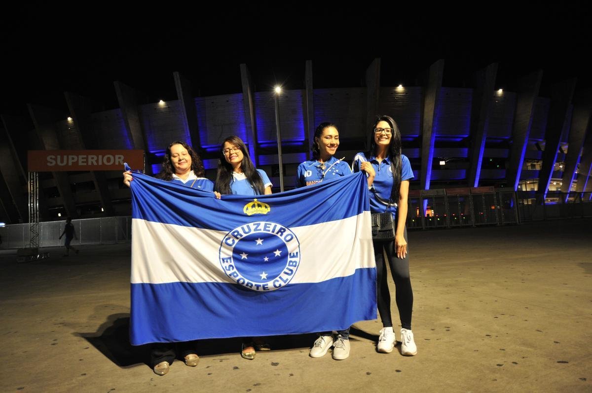 Com lanamento de uniforme e aes voltadas para o Dia Internacional da Mulher, Cruzeiro movimentou esplanada do Mineiro antes de jogo contra a URT (crdito: Juarez Rodrigues/EM D.A Press)