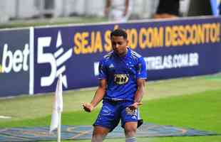 Airton marcou o gol do Cruzeiro no clássico contra o Atlético, depois de grande jogada pela esquerda
