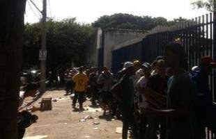 Imagens da fila de cruzeirenses por ingressos no Barro Preto