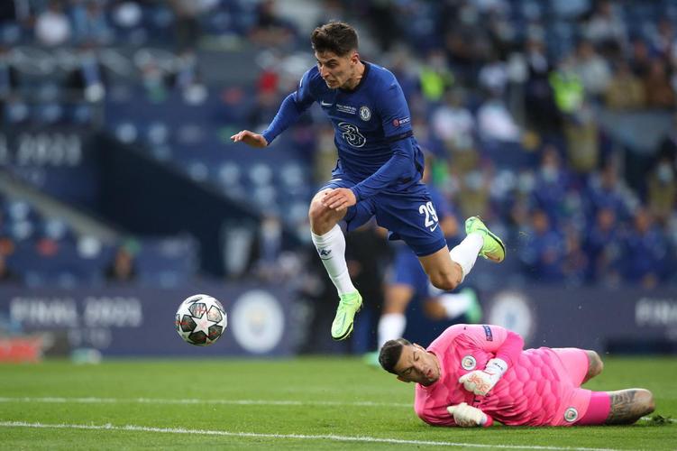 Imagens da grande decisão entre Manchester City e Chelsea no Estádio do Dragão
