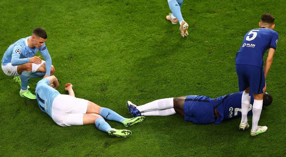 Imagens da grande decisão entre Manchester City e Chelsea no Estádio do Dragão