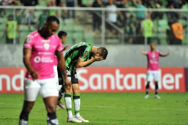 Fotos da derrota do Amrica para o Independiente del Valle, por 2 a 0, no Independncia, pelo Grupo D da Copa Libertadores