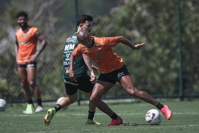 Comemorao pelo aniversrio do Galo e treino