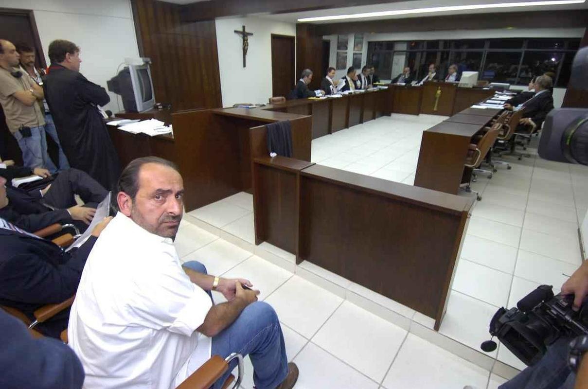 Em uma das primeiras polmicas em que se envolveu, Kalil disse, em 2009, existir uma quadrilha na arbitragem da FMF e foi para o bancos dos rus da Justia Desportiva