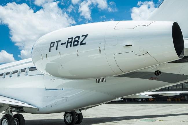 Fotos do avio Bombardier Global 6000. Aeronave pertence a Rubens Menin, mecenas do Atltico, e transportou atacante Diego Costa de So Paulo a BH