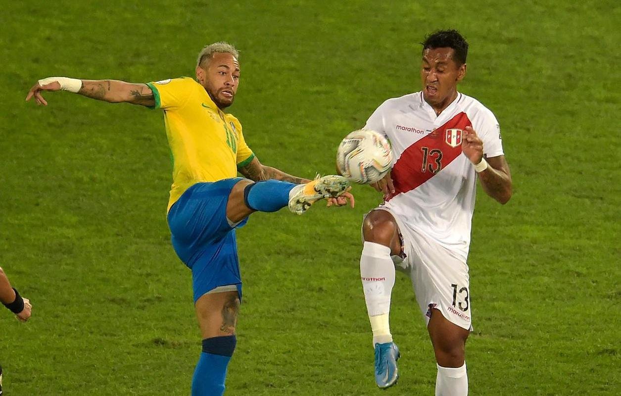 Brasil e Peru se enfrentaram no Estdio Nilton Santos, pelas semfinais da Copa Amrica 