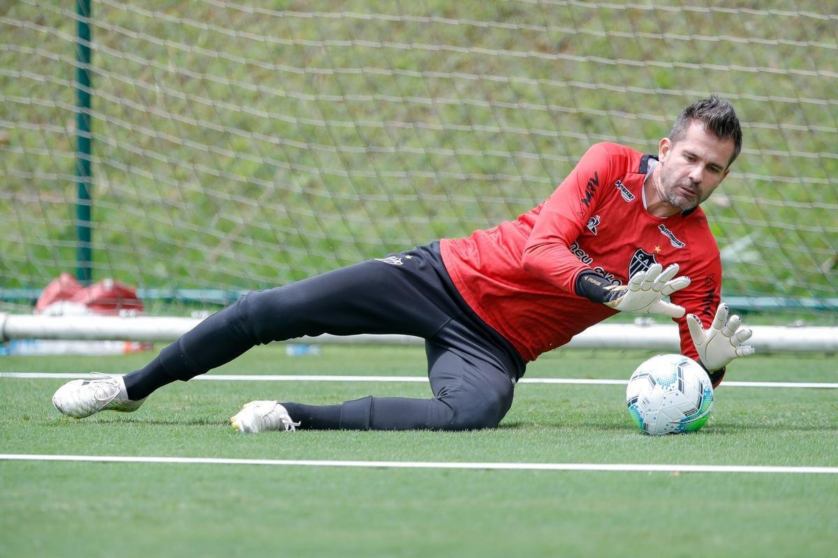 Veja fotos do treino do Atltico