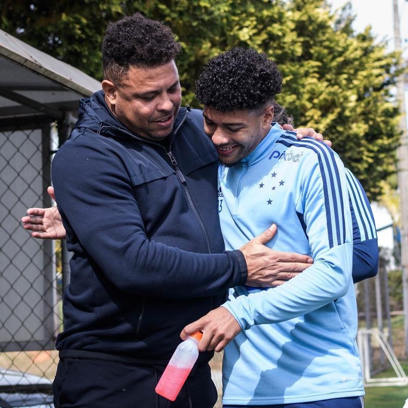 Em Belo Horizonte, Ronaldo acompanhou treino do Cruzeiro na manh desta quarta-feira (15) e conversou com jogadores na Toca da Raposa II