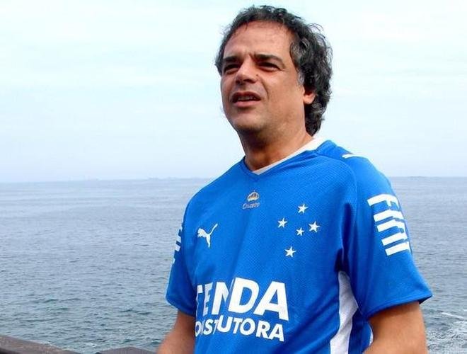 Mineiro de Curvelo, ator Ângelo Antônio já falou sobre a sua paixão pelo Cruzeiro em entrevista à revista oficial do clube.
