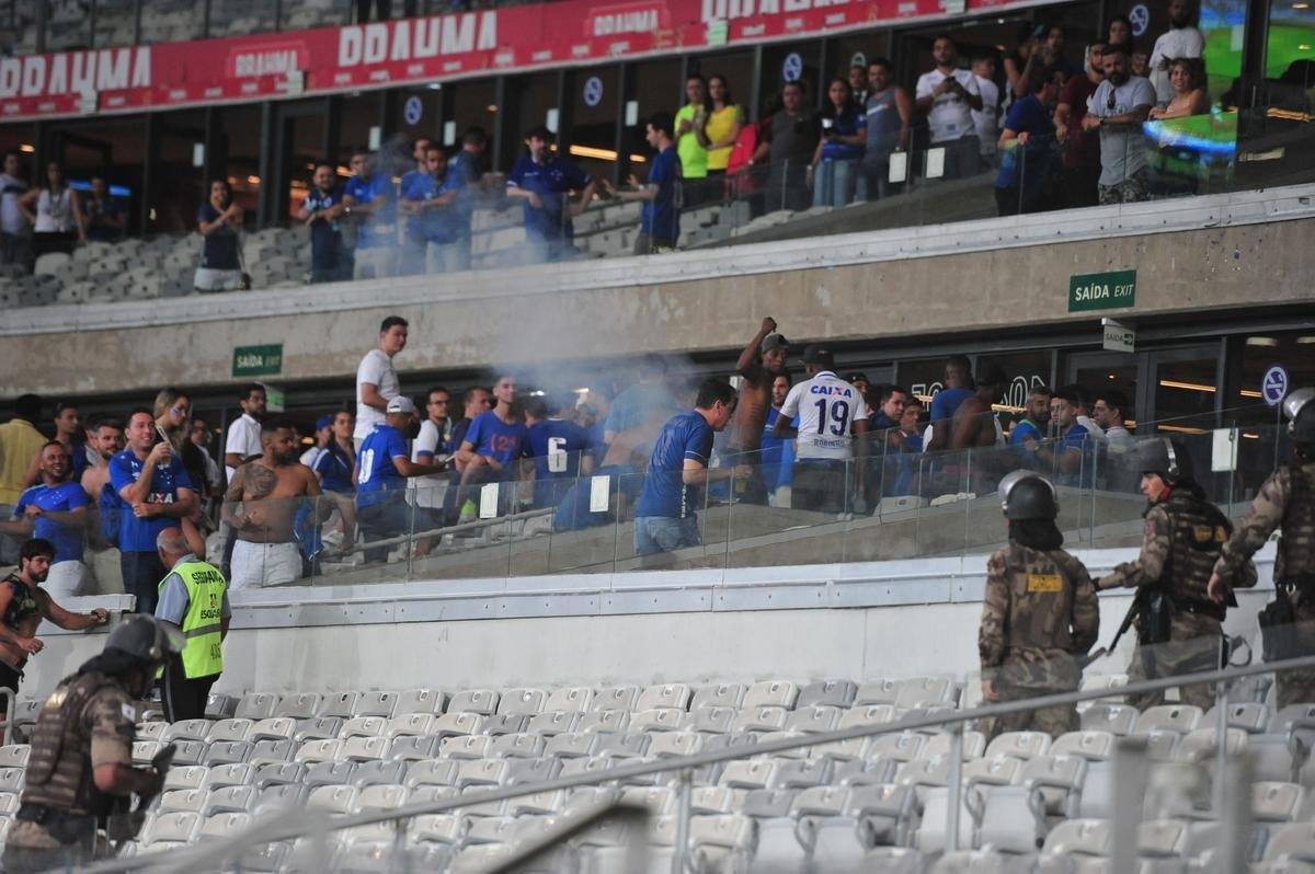 Atleticanos invadiram camarote de cruzeirenses, e torcedores entraram em confronto
