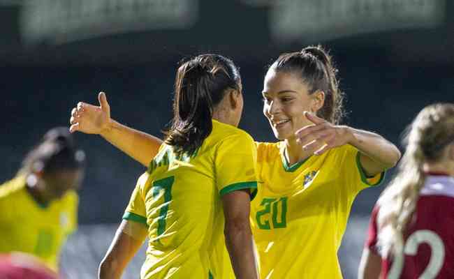 Bruna Benites (2) e Andressa Alves marcaram os gols