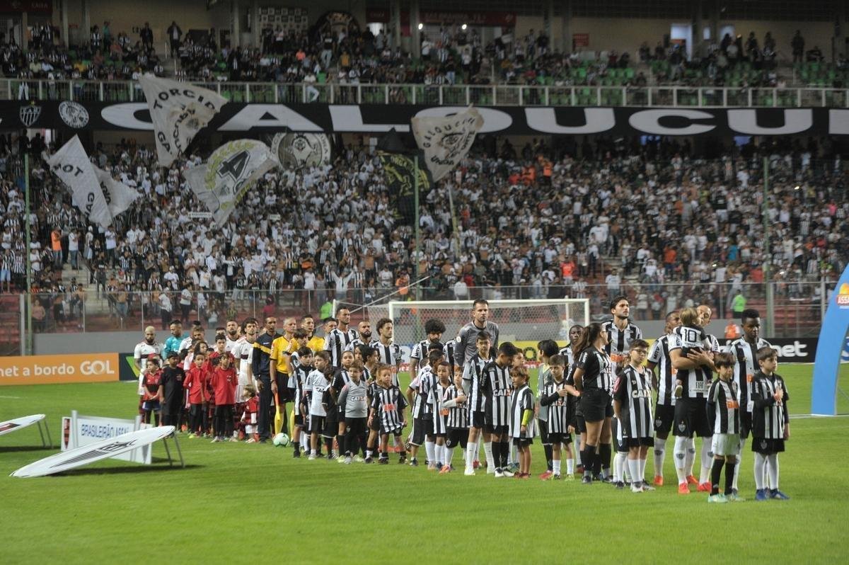 Torcedores de Atltico e Flamengo compareceram ao Horto nesta noite de sbado para assistir ao confronto entre os tradicionais rivais