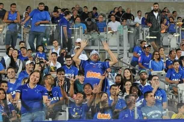 Imagens da torcida e da partida entre Cruzeiro e Santos, no Mineiro