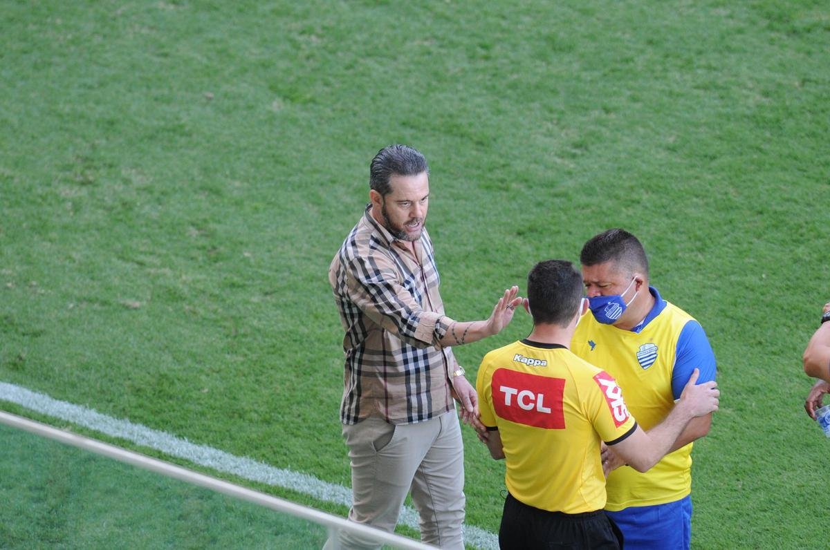 Amrica saiu na frente com gol contra marcado pelo zagueiro Luciano Castn, do CSA: 1 a 0