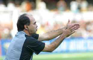 Marcelo Oliveira voltou a comandar o Atltico num clssico no dia 12 de outubro de 2003. O time alvinegro perdeu por 1 a 0, em jogo vlido pela 36 rodada do Campeonato Brasileiro. O treinador comeou como interino, mas foi efetivado em 13 de agosto.