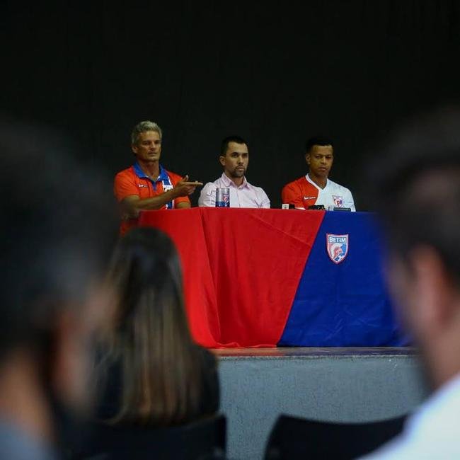 Com jogadores conhecidos da torcida mineira, como o zagueiro Edcarlos o meio-campista Leandro Domingues, o Betim apresentou o elenco nessa segunda-feira (21)