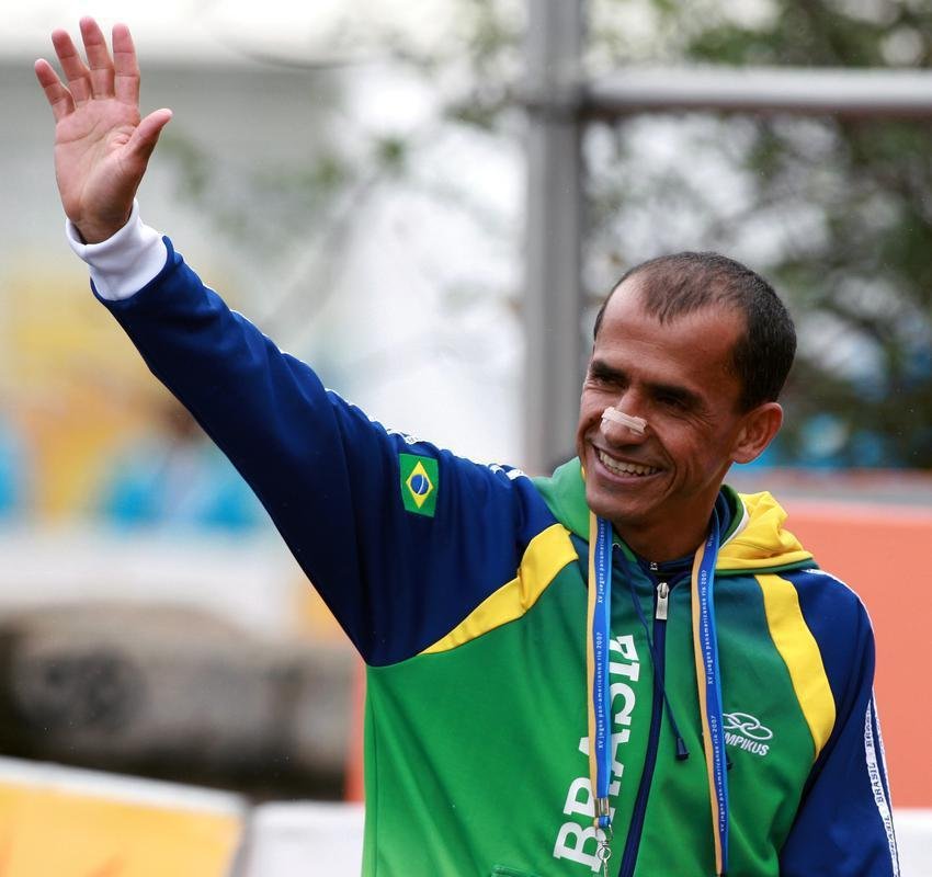 Ex-maratonista olmpico, Vanderlei Cordeiro de Lima (PP) no conseguiu se eleger deputado estadual pelo Paran. Recebeu 17.210 votos.
