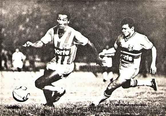 A partir de 1985 até 1991, o Náutico vestiu a camisa criada pela Finta. Na foto, o modelo utilizado pelo Timbu em 1985, o primeiro da parceria