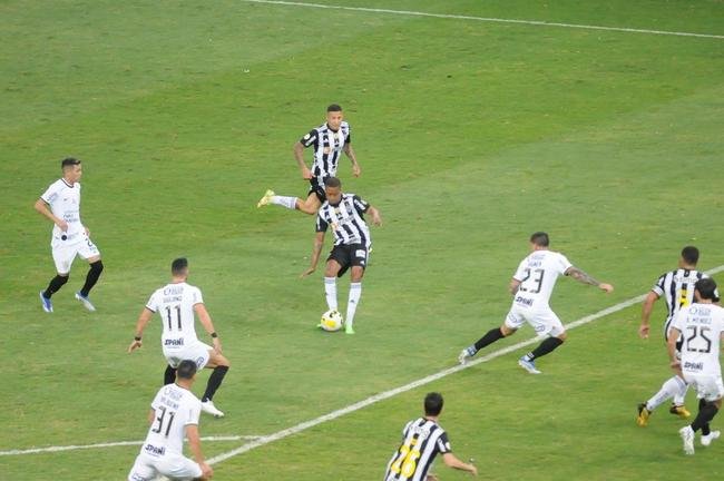 Atltico e Corinthians se enfrentaram no Mineiro, neste domingo (24), em jogo vlido pela 19 rodada da Srie A do Campeonato Brasileiro.