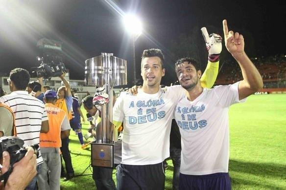 Festa dos jogadores do Cruzeiro no Barrado com a conquista do tricampeonato brasileiro