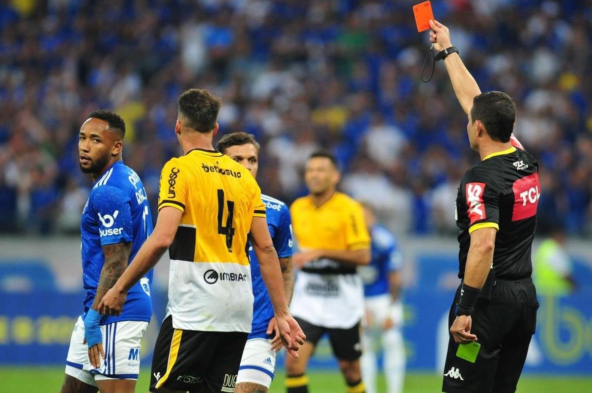 Fotos do jogo entre Cruzeiro e Cricima, neste domingo (4), no Mineiro, pela 28 rodada da Srie B