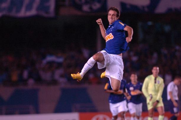 Thiago Ribeiro (atacante): encerrou a Libertadores de 2010 como artilheiro geral, com oito gols, e chegou a 23 em toda a temporada. De certa forma, o nmero foi surpreendente, j que Thiago havia feito apenas 13 gols em seus dois primeiros anos de clube, em 2008 e 2009.