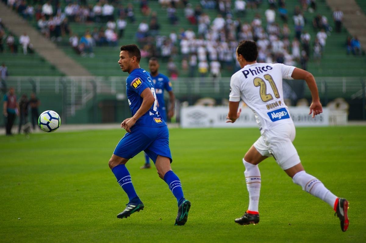 Fotos da vitria do Cruzeiro sobre o Santos, por 1 a 0, no Pacaembu, com gol de Bruno Silva