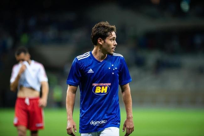 Maurcio (meia) - transferiu-se em novembro de 2020 para o Internacional, que pagou R$1,2 milho ao Cruzeiro e liberou em definitivo o atacante William Pottker com salrios pagos at maro de 2021. A Raposa ainda manteve 40% dos direitos econmicos do jovem de 19 anos - 10% foram repassados ao clube gacho em fevereiro de 2021 como compensao no negcio de Bruno Jos.