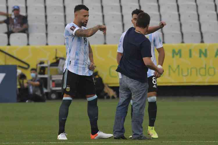 Brasil x Argentina: jogo  interrompido pela Anvisa