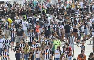 Torcidas de Atltico e URT na partida de ida da semifinal do Campeonato Mineiro, disputada no Mineiro
