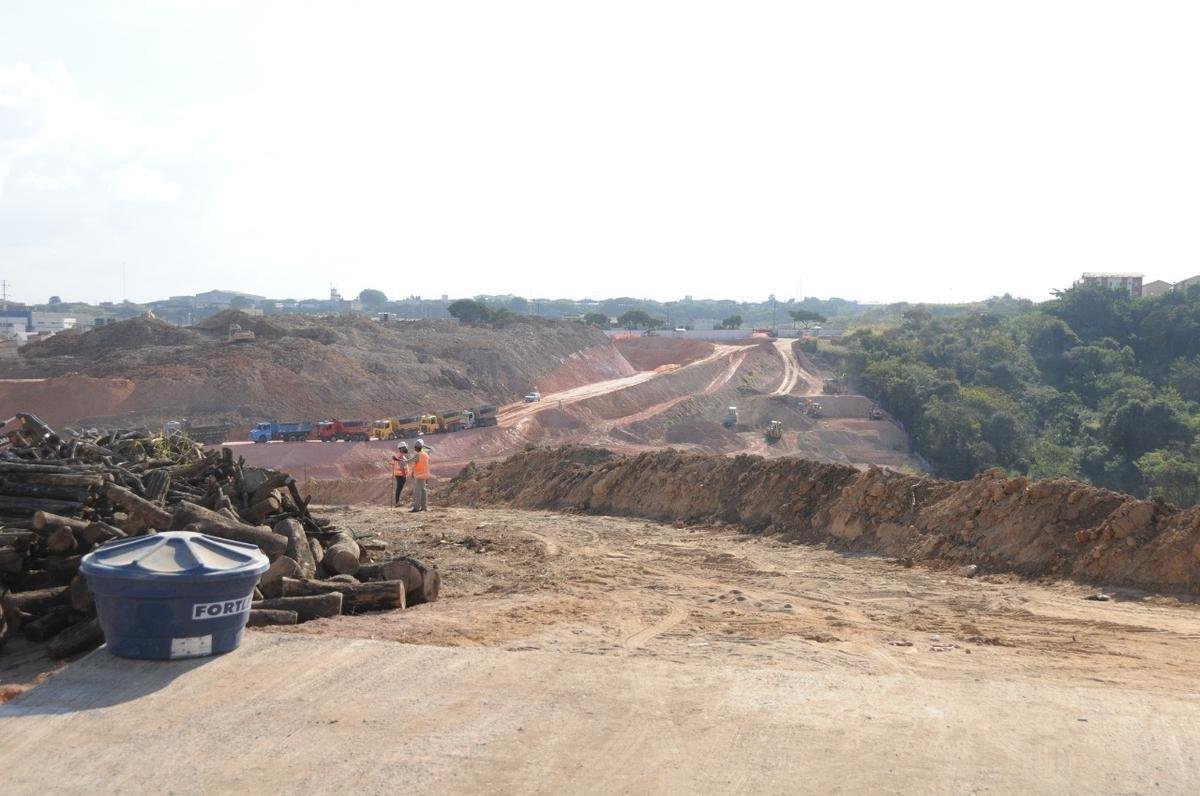 17/07/2020 - Novas fotos da obra de construo da Arena MRV, do Atltico, no bairro Califrnia, em Belo Horizonte. J se passaram 88 dias desde o incio das obras do estdio, ainda em etapa de terraplanagem