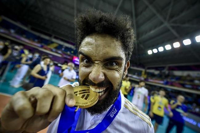 Fotos da festa do Cruzeiro com a vitria sobre o Civitanova e a conquista do tetracampeonato mundial de vlei, em Betim