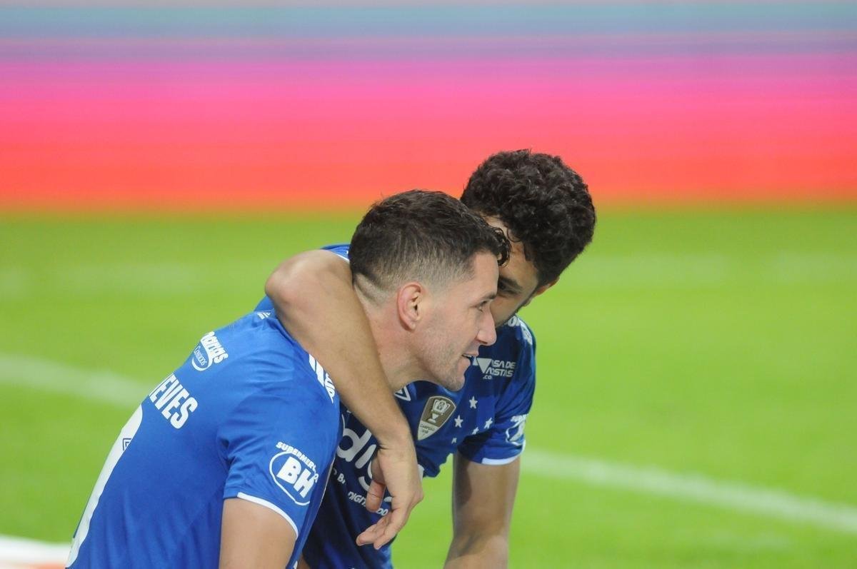 Depois de empate por 2 a 2 no tempo normal, Cruzeiro derrotou Fluminense por 3 a 1 nos pnaltis e avanou s quartas de final da Copa do Brasil. Fbio pegou uma cobrana; Sass, Pedro Rocha e Thiago Neves converteram para a Raposa