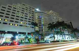 Galo está hospedado no Hilton Colon Guayaquil, localizado em uma região nobre da cidade litorânea no Equador; acomodação quatro estrelas tem estrutura de ponta