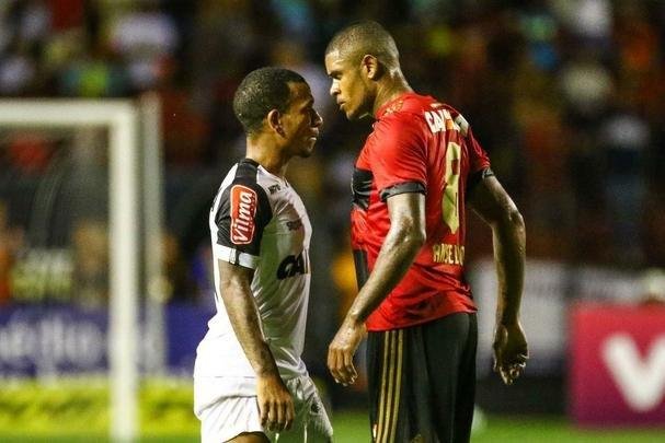 Imagens do empate entre Sport e Atltico na Ilha do Retiro