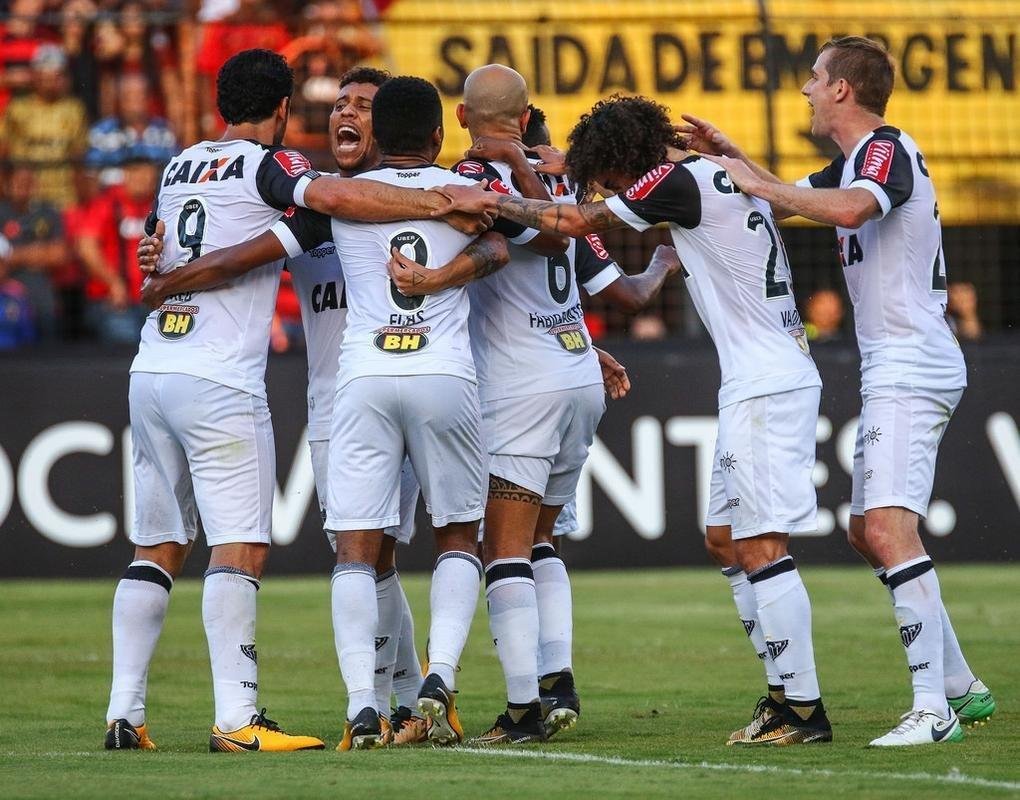 Imagens do empate entre Sport e Atltico na Ilha do Retiro