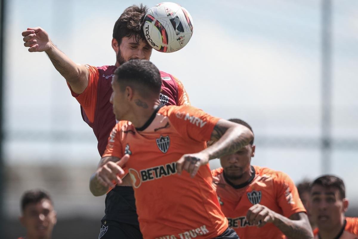 Fotos do primeiro treino de Junior Alonso no retorno ao Atltico