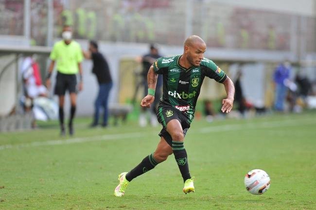 Gols de Arana e Savarino deram a vitria ao Atltico no clssico contra o Amrica pela sexta rodada do Mineiro