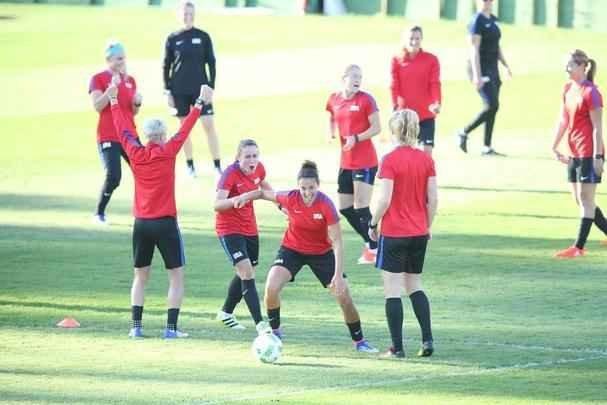 Treino bastante descontrado da Seleo Norte-Americana Feminina de Futebol no CT do Amrica, em BH