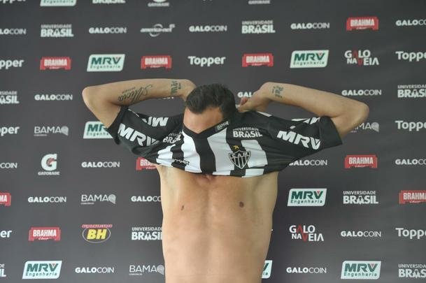 Zagueiro Rver, de 34 anos, assinou contrato com o Atltico at o fim da temporada 2021