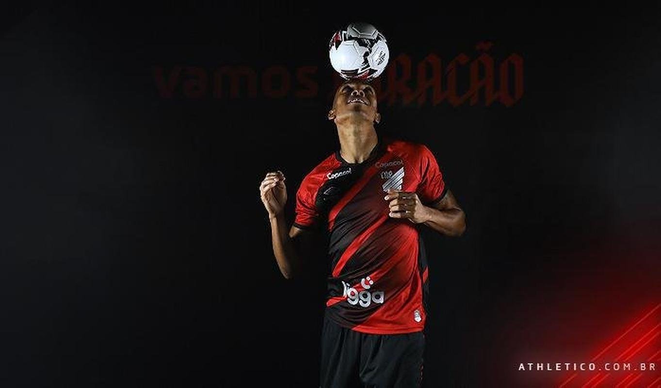 Athletico-PR anunciou o lateral Madson