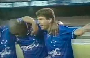 Tlio Maravilha (1999) - se com a camisa do Botafogo o atacante se tornou um dos principais goleadores do Brasil, defendendo o Cruzeiro ele foi uma decepo absoluta. Contratado pela Raposa em julho de 1999, Tlio durou apenas sete jogos em Belo Horizonte. Sua ltima partida aconteceu em julho, cerca de um ms e meio depois da estreia. O atacante balanou a rede em quatro oportunidades. 