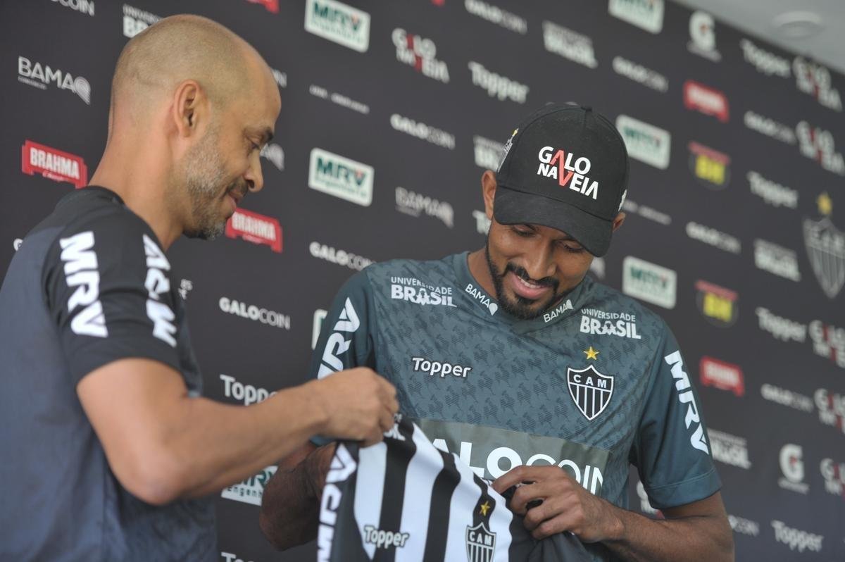 Imagens da apresentao de Maicon Bolt no Atltico
