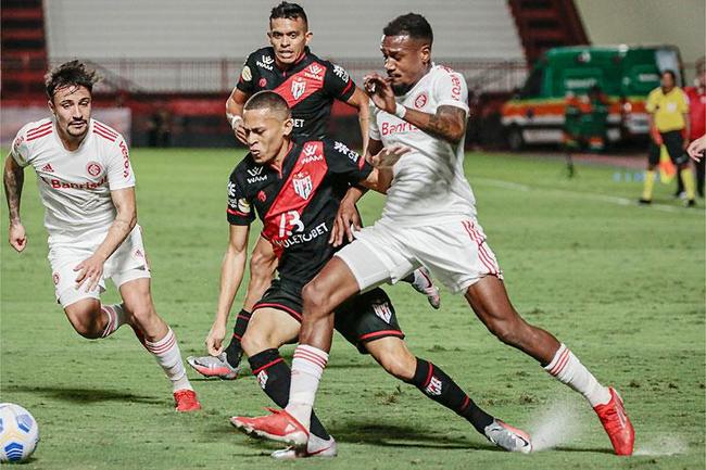 Jogo no Castelo do Drago foi movimentado, mas terminou sem gols 